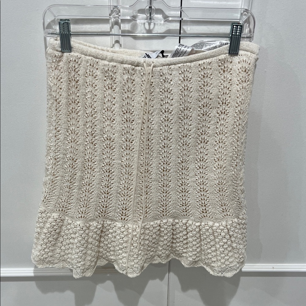 Elegant Cream Knit Skirt - Picture 3 of 9